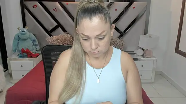 Snapshot of natalia5560 chatting on 11/08/25, 01:44 natalia5560 online show from 11/08/25, 01:44