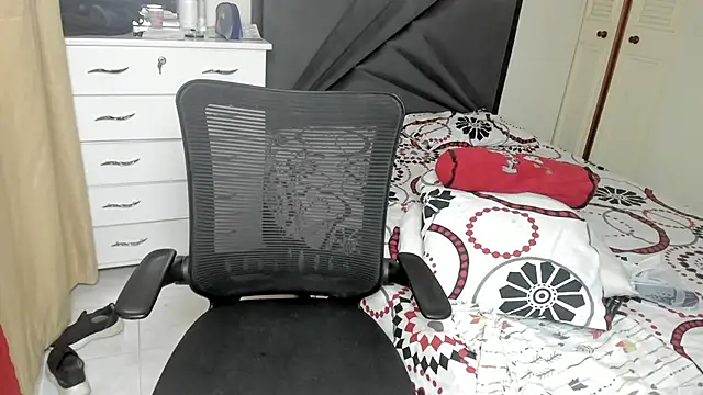 Snapshot of natalia5560 chatting on 12/13/25, 07:53 natalia5560 online show from 12/13/25, 07:53