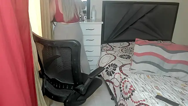 Snapshot of natalia5560 chatting on 12/15/25, 07:07 natalia5560 online show from 12/15/25, 07:07