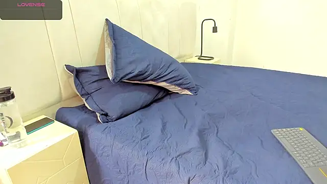 Snapshot of AbrilSonne chatting on 03/08/25, 06:58 AbrilSonne online show from 03/08/25, 06:58