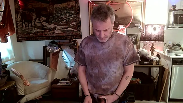 Snapshot of SilverandFox chatting on 02/14/25, 04:09 SilverandFox online show from 02/14/25, 04:09