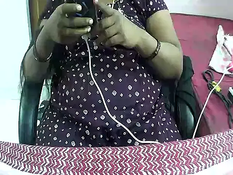 Snapshot of telugu_indhu_0001 chatting on 07/10/26, 06:07 telugu indhu 0001 online show from 07/10/26, 06:07