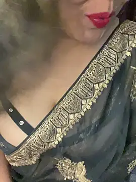 hot menka online show from 02/03/25, 10:03