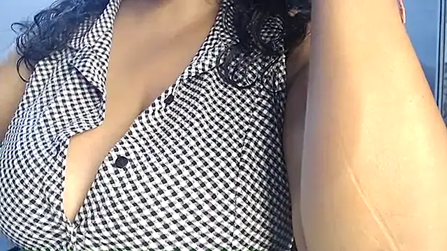 hot menka online show from 04/16/26, 09:32