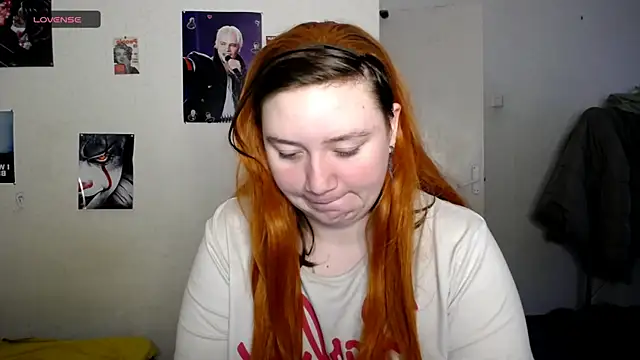 Snapshot of Bitchy_Lily chatting on 01/13/25, 01:17 Bitchy Lily online show from 01/13/25, 01:17