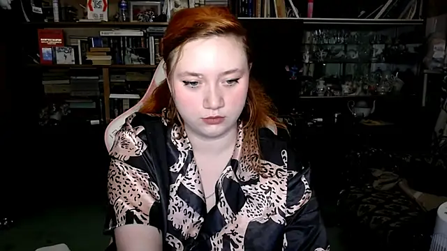 Snapshot of Bitchy_Lily chatting on 10/09/25, 06:39 Bitchy Lily online show from 10/09/25, 06:39