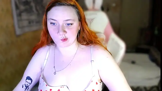 Snapshot of Bitchy_Lily chatting on 11/06/25, 04:30 Bitchy Lily online show from 11/06/25, 04:30