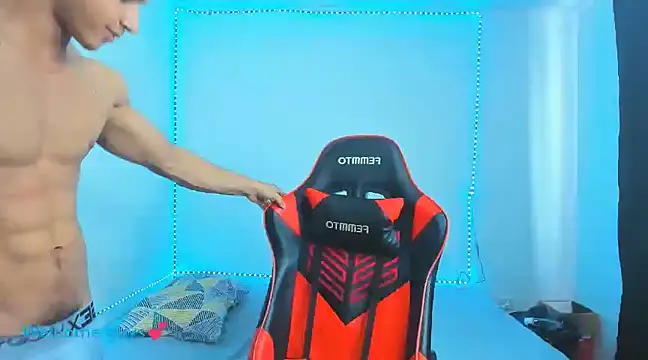 oliver thompsson7 online show from 02/05/25, 08:57