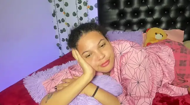 Snapshot of Luluhot_69 chatting on 12/20/24, 06:24 Luluhot 69 online show from 12/20/24, 06:24