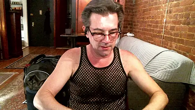 Johnny Bottoms online show from 04/05/26, 07:11