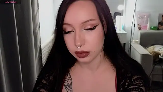 Snapshot of MoranaMissGod chatting on 10/15/25, 07:03 MoranaMissGod online show from 10/15/25, 07:03