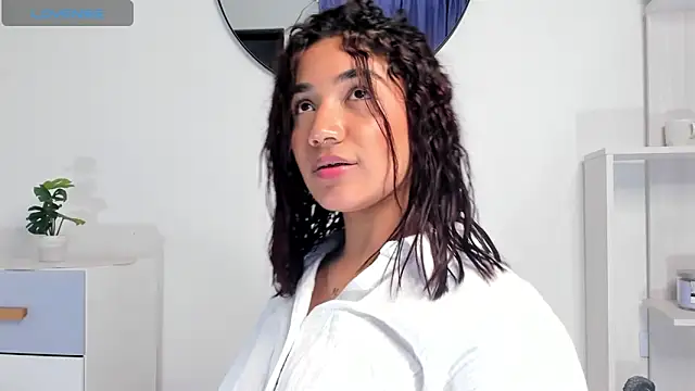 Snapshot of martina_roldam chatting on 12/28/24, 04:51 martina roldam online show from 12/28/24, 04:51