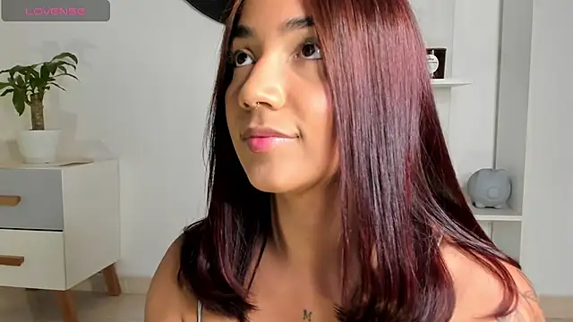 Snapshot of martina_roldam chatting on 12/30/24, 11:38 martina roldam online show from 12/30/24, 11:38