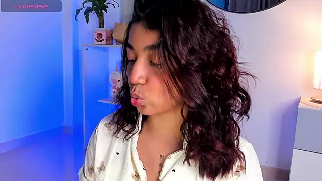 Snapshot of martina_roldam chatting on 01/30/25, 02:27 martina roldam online show from 01/30/25, 02:27