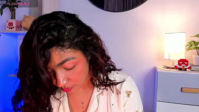 Snapshot of martina_roldam chatting on 01/30/25, 05:30 martina roldam online show from 01/30/25, 05:30