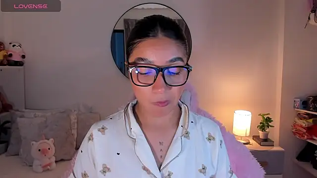 Snapshot of martina_roldam chatting on 03/07/25, 01:42 martina roldam online show from 03/07/25, 01:42