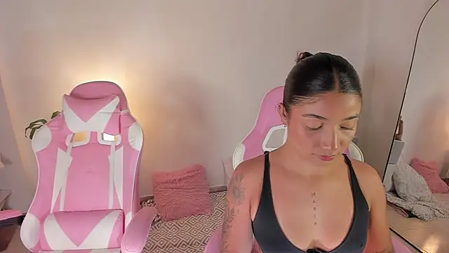 Snapshot of martina_roldam chatting on 10/08/25, 01:58 martina roldam online show from 10/08/25, 01:58