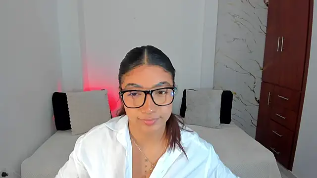 martina roldam online show from 05/18/26, 03:24