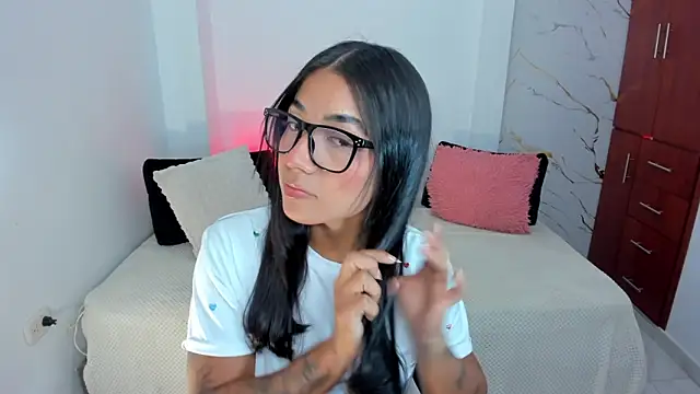 Snapshot of martina_roldam chatting on 06/04/26, 04:29 martina roldam online show from 06/04/26, 04:29
