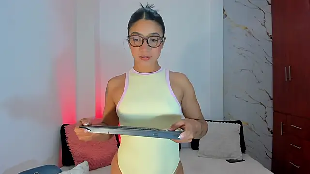 Snapshot of martina_roldam chatting on 06/13/26, 04:21 martina roldam online show from 06/13/26, 04:21