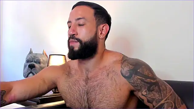 Snapshot of BradLeon_ chatting on 10/07/25, 07:22 BradLeon online show from 10/07/25, 07:22