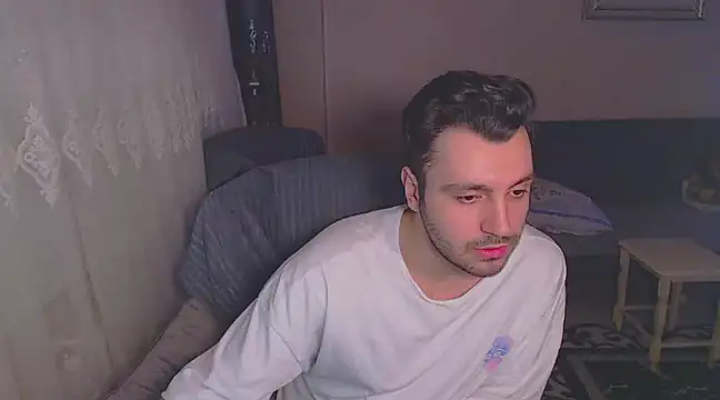 handsomeee04 online show from 02/02/25, 09:45