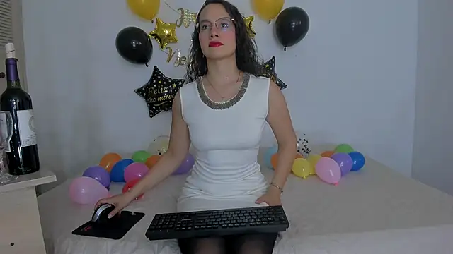 Snapshot of emmaTorres1 chatting on 12/30/24, 07:21 emmaTorres1 online show from 12/30/24, 07:21