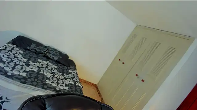 Snapshot of emmaTorres1 chatting on 02/03/25, 01:30 emmaTorres1 online show from 02/03/25, 01:30