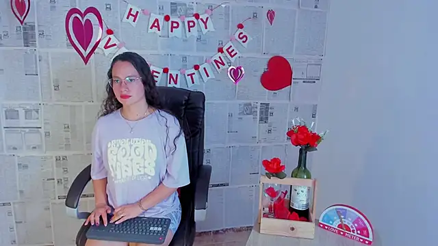 Snapshot of emmaTorres1 chatting on 02/12/25, 08:07 emmaTorres1 online show from 02/12/25, 08:07