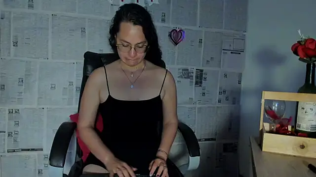 Snapshot of emmaTorres1 chatting on 02/13/25, 03:46 emmaTorres1 online show from 02/13/25, 03:46