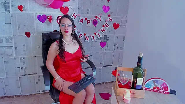 Snapshot of emmaTorres1 chatting on 02/14/25, 02:44 emmaTorres1 online show from 02/14/25, 02:44