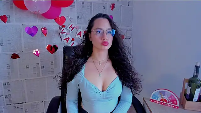 Snapshot of emmaTorres1 chatting on 02/16/25, 07:49 emmaTorres1 online show from 02/16/25, 07:49