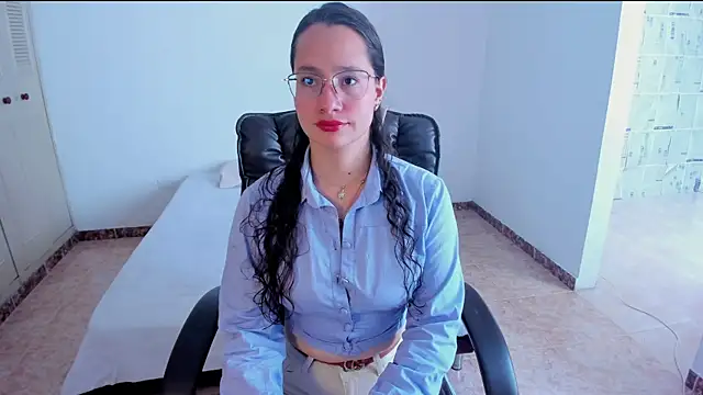 Snapshot of emmaTorres1 chatting on 02/17/25, 02:26 emmaTorres1 online show from 02/17/25, 02:26