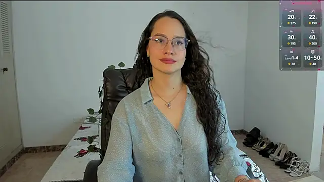 Snapshot of emmaTorres1 chatting on 03/18/25, 08:48 emmaTorres1 online show from 03/18/25, 08:48