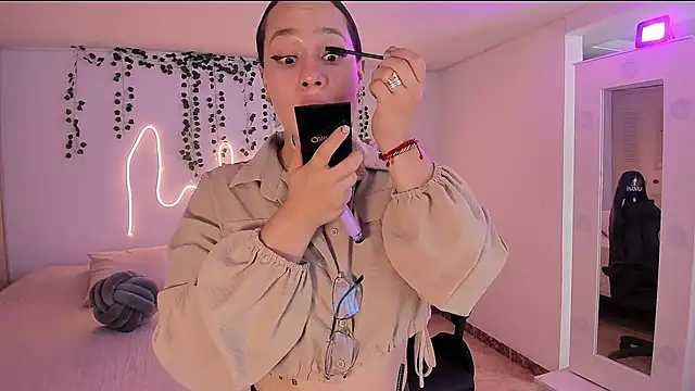 Snapshot of emmaTorres1 chatting on 09/30/25, 03:39 emmaTorres1 online show from 09/30/25, 03:39