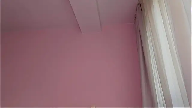 Snapshot of Naalani chatting on 10/22/25, 06:24 Naalani online show from 10/22/25, 06:24