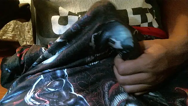 Snapshot of MelHorny03 chatting on 12/22/25, 06:32 MelHorny03 online show from 12/22/25, 06:32