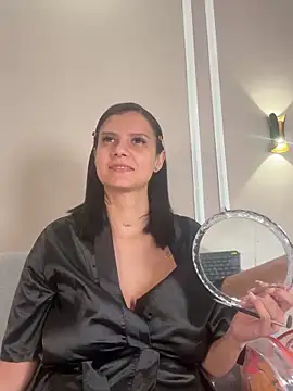 Snapshot of Abril_jones10 chatting on 11/30/25, 01:42 Abril jones10 online show from 11/30/25, 01:42