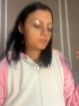 Snapshot of Abril_jones10 chatting on 12/05/25, 04:21 Abril jones10 online show from 12/05/25, 04:21