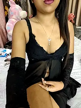 Little  Lia online show from 11/12/25, 12:22