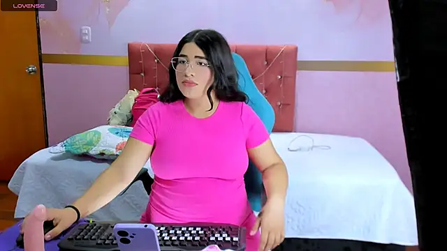 mia18 queen online show from 12/31/24, 02:19