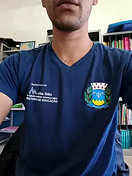 latinoboybig online show from 04/15/26, 04:14