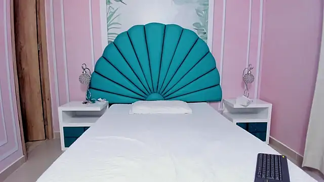 Snapshot of Daphne_Fox_ chatting on 01/05/25, 02:30 Daphne Fox online show from 01/05/25, 02:30