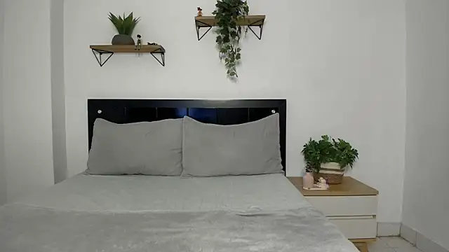 naughty 1girl online show from 02/25/25, 11:55