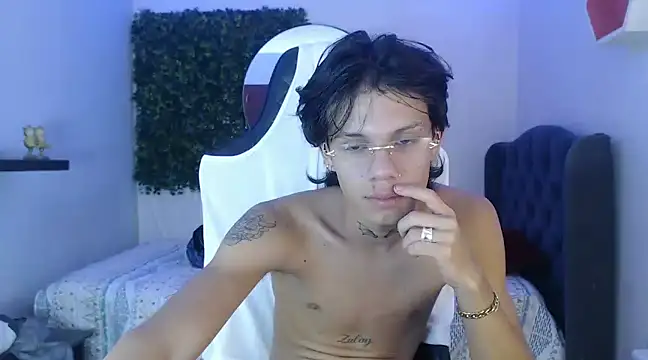 Snapshot of andy_dan18 chatting on 12/28/24, 08:04 andy dan18 online show from 12/28/24, 08:04