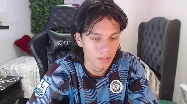 Snapshot of andy_dan18 chatting on 01/09/25, 05:33 andy dan18 online show from 01/09/25, 05:33