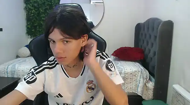 Snapshot of andy_dan18 chatting on 01/14/25, 12:45 andy dan18 online show from 01/14/25, 12:45