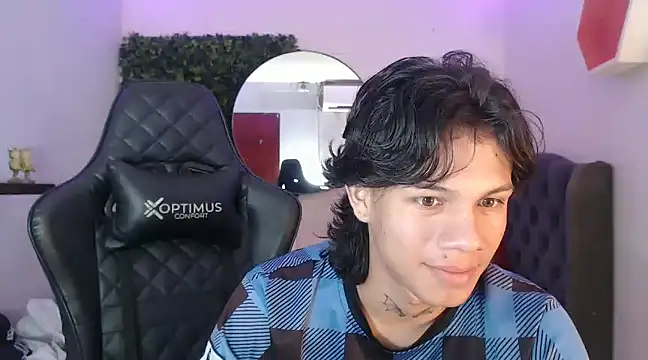 Snapshot of andy_dan18 chatting on 01/15/25, 01:20 andy dan18 online show from 01/15/25, 01:20