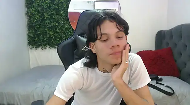 Snapshot of andy_dan18 chatting on 01/19/25, 07:15 andy dan18 online show from 01/19/25, 07:15