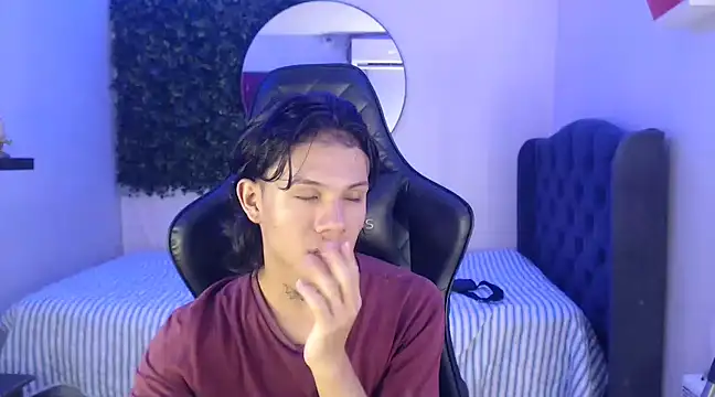 Snapshot of andy_dan18 chatting on 01/23/25, 05:52 andy dan18 online show from 01/23/25, 05:52